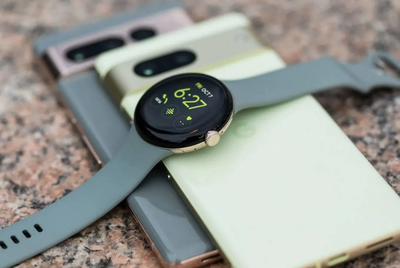Google Pixel Watch провалились. У них есть два критических минуса
