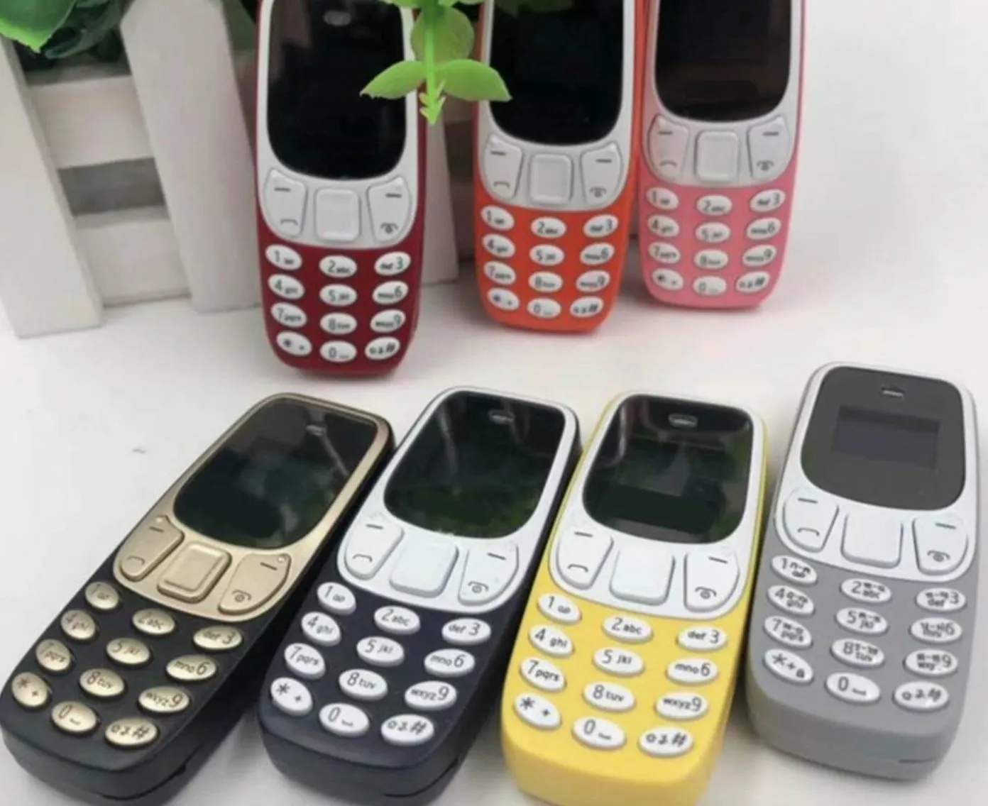 Самый крохотный телефон в мире можно взять на Али. Это клон легендарной Nokia за копейки