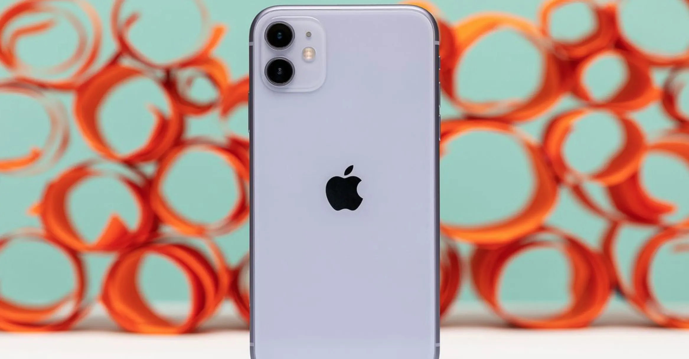 iPhone 11 конкретно упал в цене. Стоит дешевле, чем до кризиса