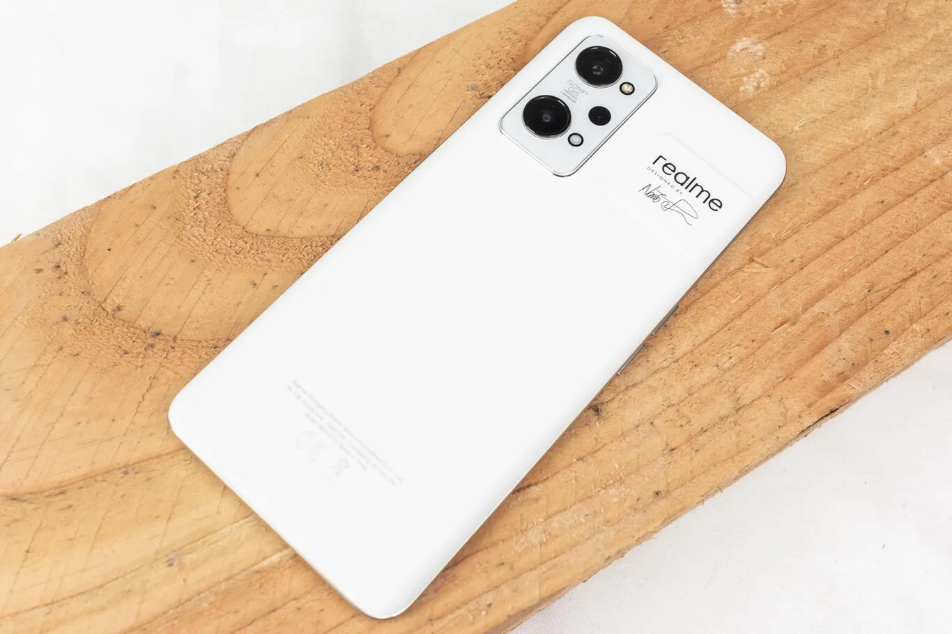 Неизвестный флагман Realme сливают за бесценок. Он удивительно хорош, но сильно недооценен