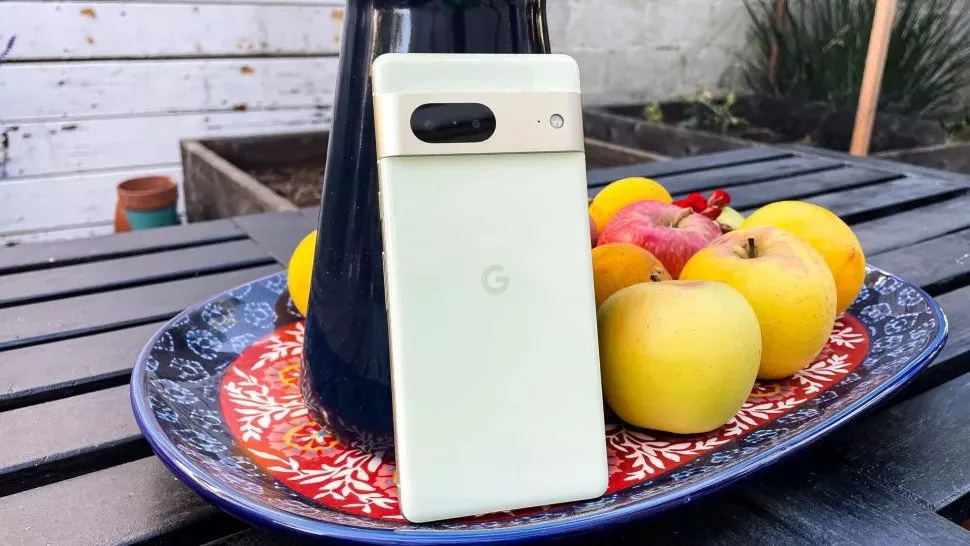 Google Pixel 7 снова рухнул в цене. Самое время брать этот камерофон