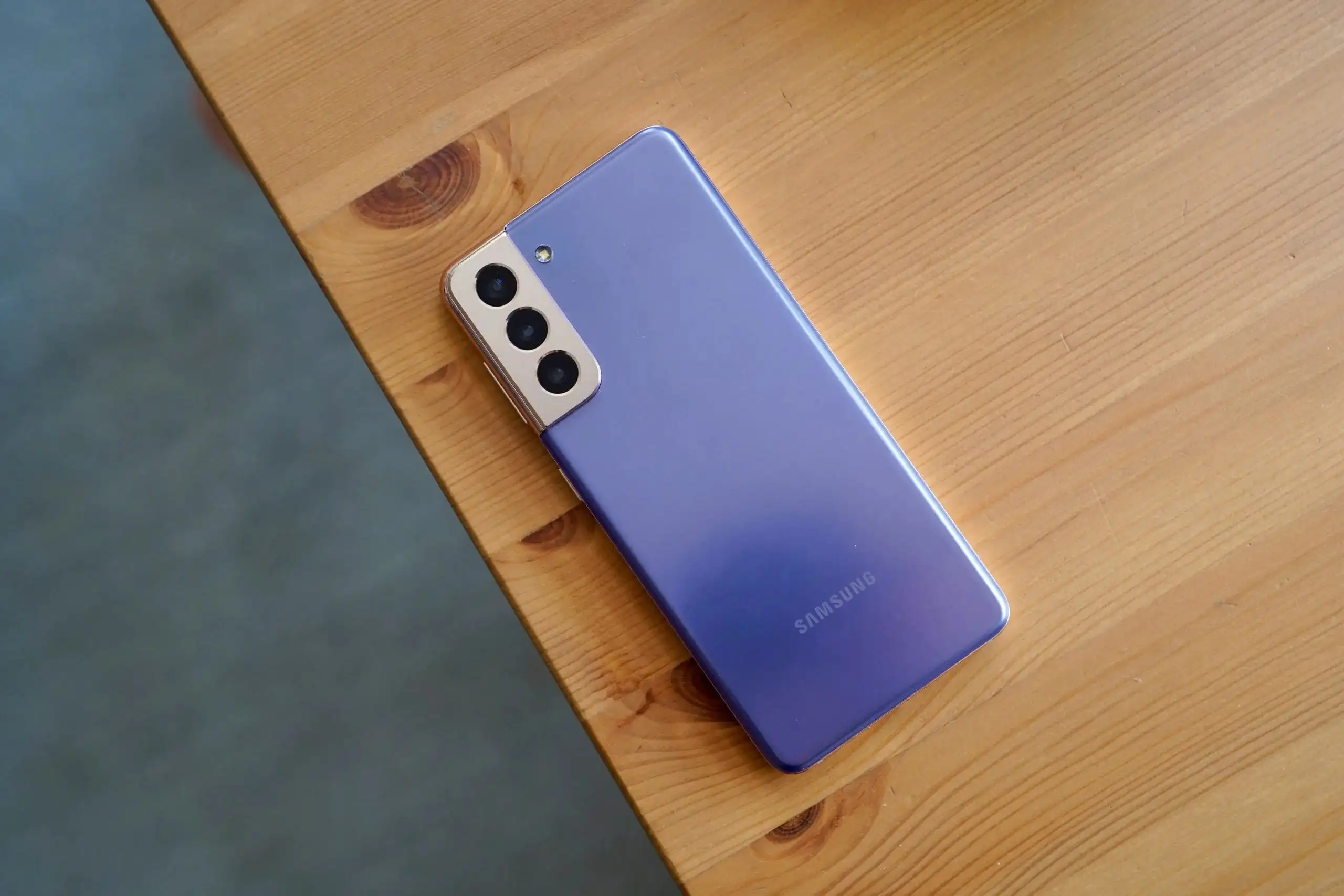 Об этом флагмане Samsung Galaxy все забыли, а зря. Его наконец можно урвать по оптимальной цене