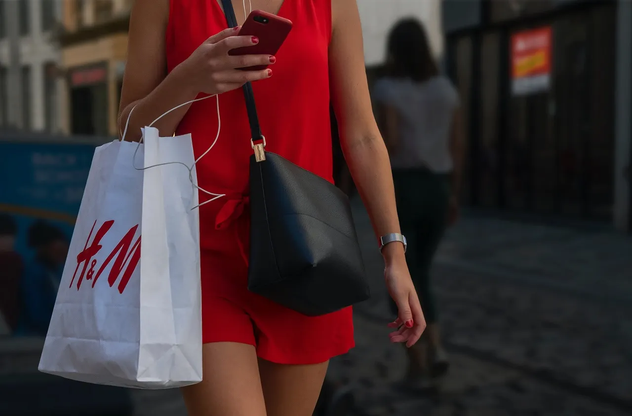 Одежда от H&#038;M появилась в русском магазине. Но физические точки все равно закроют