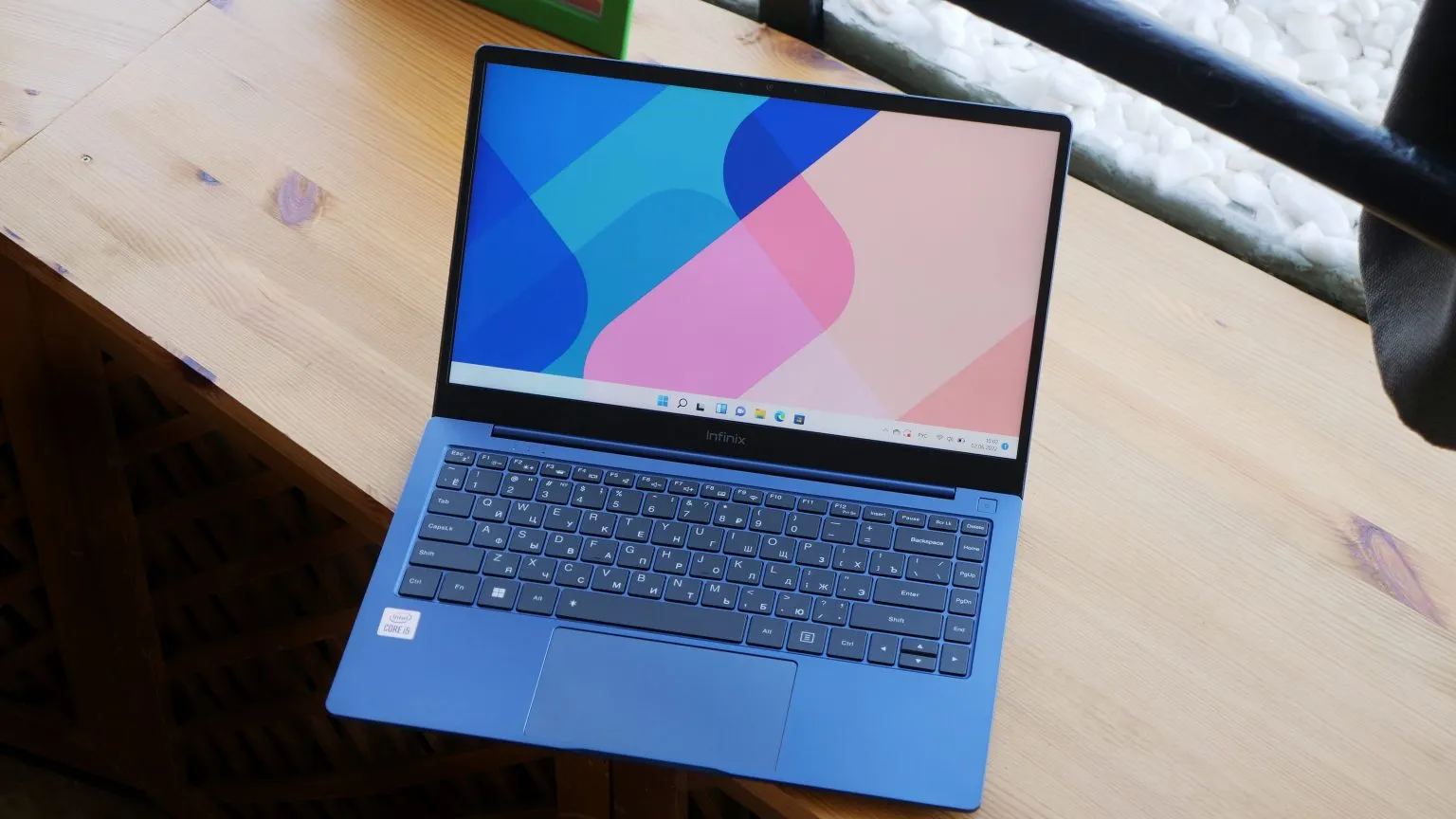 Найден идеальный ноутбук для студентов. Он стоит вдвое дешевле MacBook Air