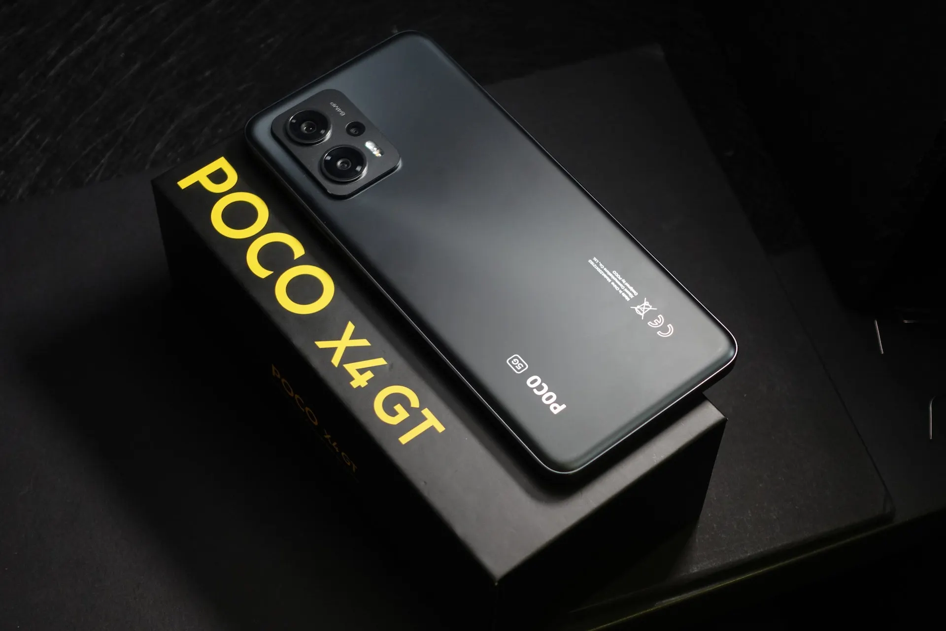 Лучший субфлагман Xiaomi Poco рухнул в цене. У него топовый процессор и реактивная зарядка