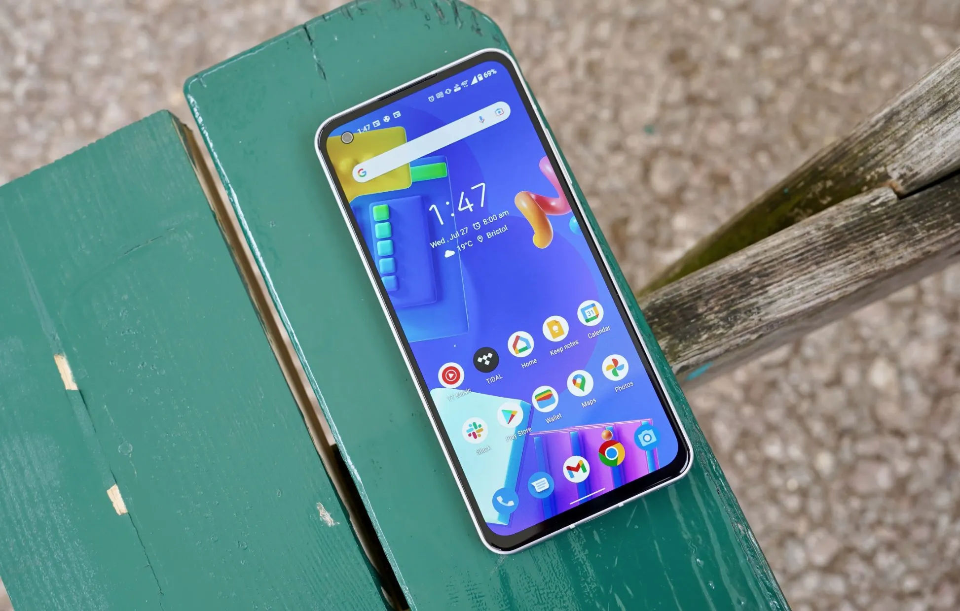 ASUS Zenfone 9 подешевел в России. Это мощный и компактный флагман