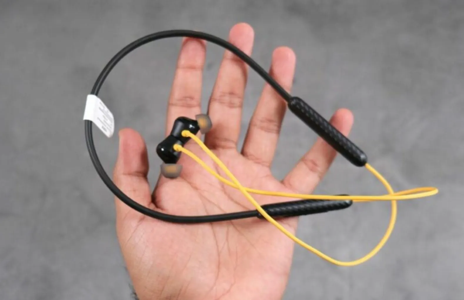 Realme выпустила гарнитуру за копейки. Оптимально для зала и бега