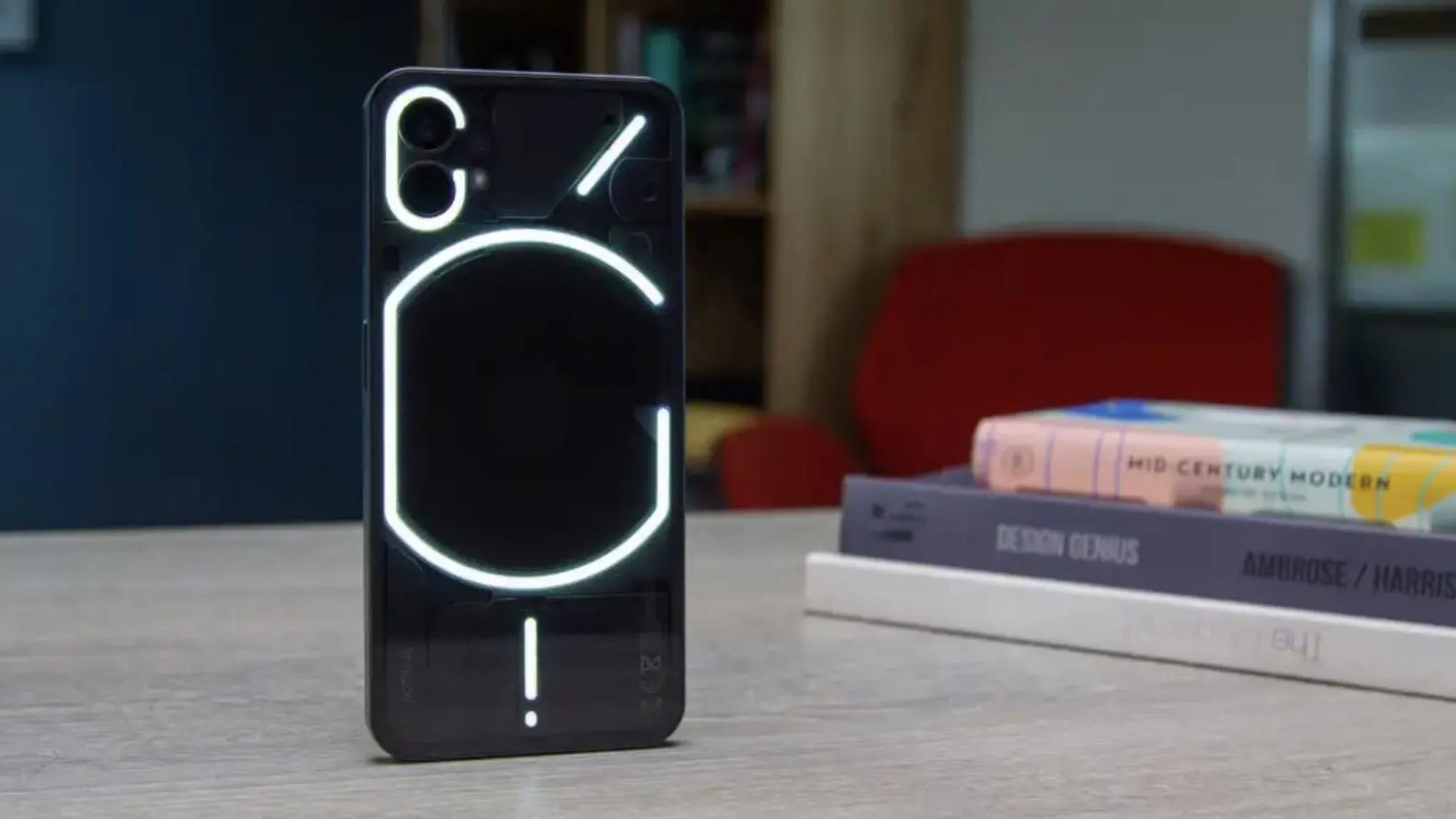 Nothing Phone (1) сливают по исторически низкой цене в Черную пятницу. Уникальный смартфон за 25 тысяч