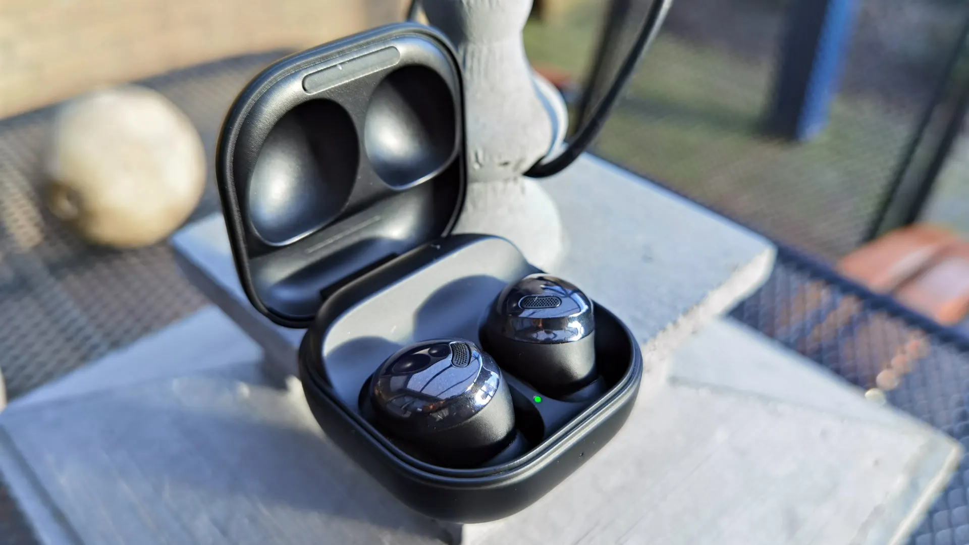 Samsung Galaxy Buds Pro окончательно подешевели в России. Это крутые TWS-наушники с кучей топовых фич