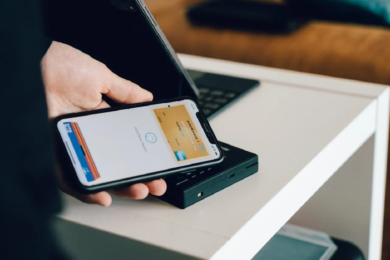 Замену Apple Pay введут в двух крупных банках России. Когда ждать возвращения NFC?