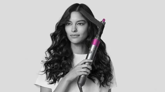 Крутой стайлер Dyson финально подешевел перед Новым годом. Последний шанс взять девайс по нормальной цене