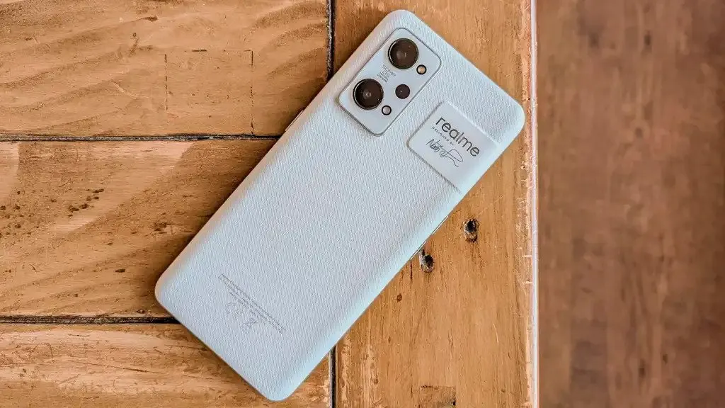 Об этом флагмане Realme все забыли, а зря. Его еще можно урвать по адекватной цене
