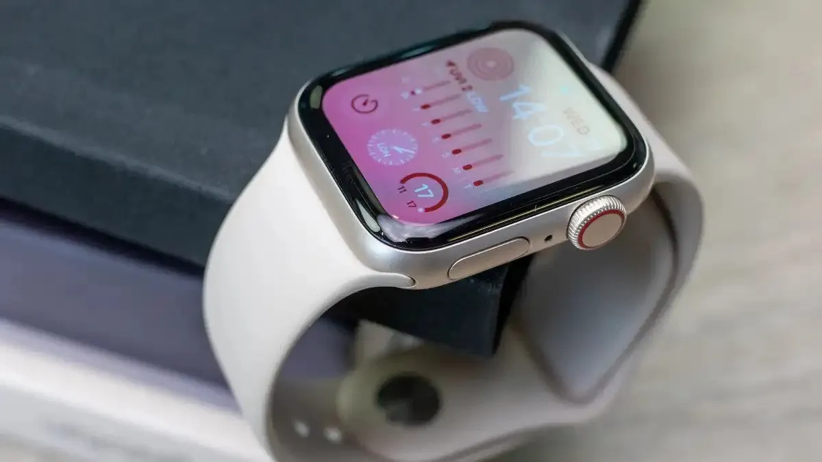 Самое время брать Apple Watch SE 2. Свежие смарт-часы подешевели практически везде