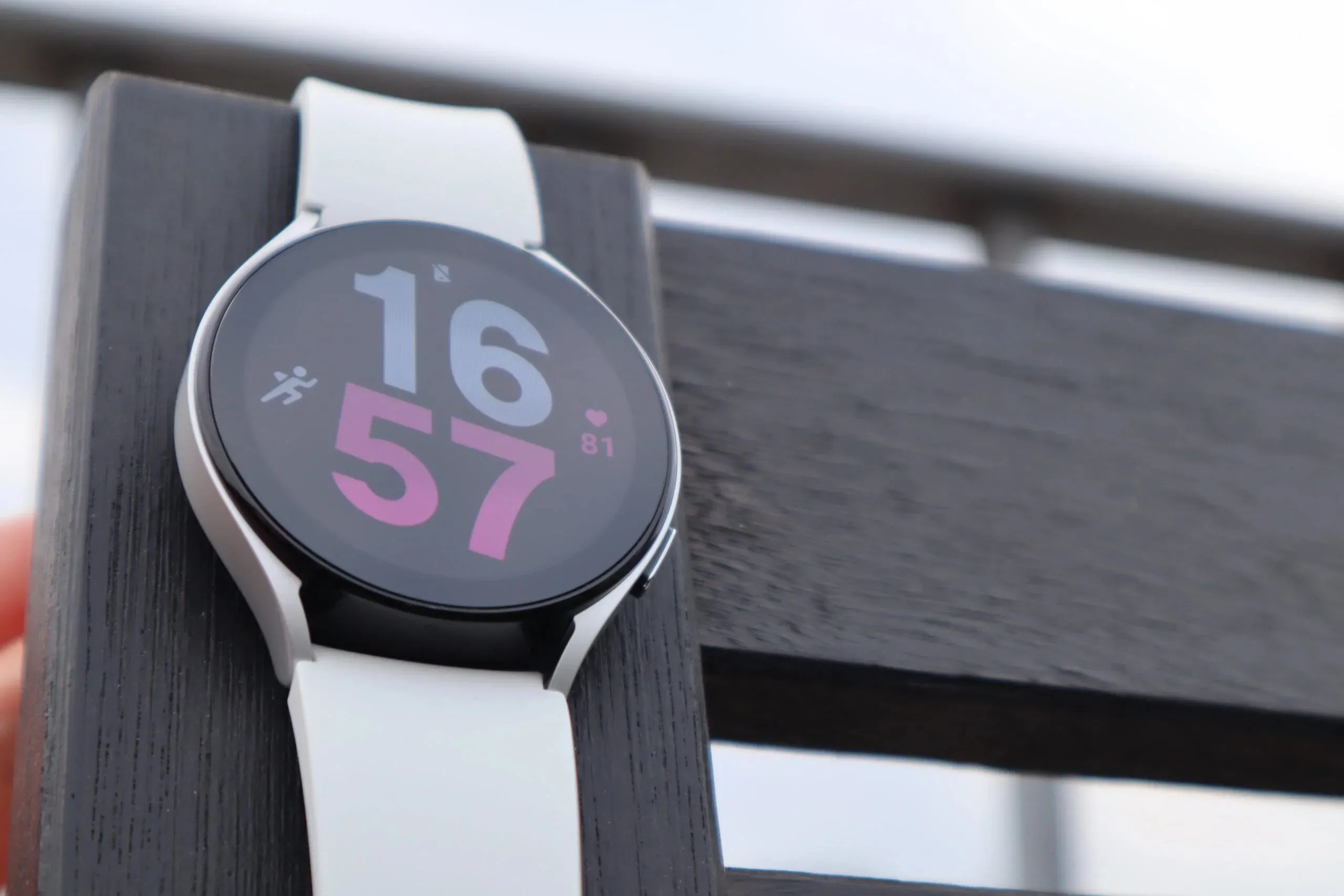 Samsung Galaxy Watch 5 снова подешевели в России. Это практически идеальные смарт-часы