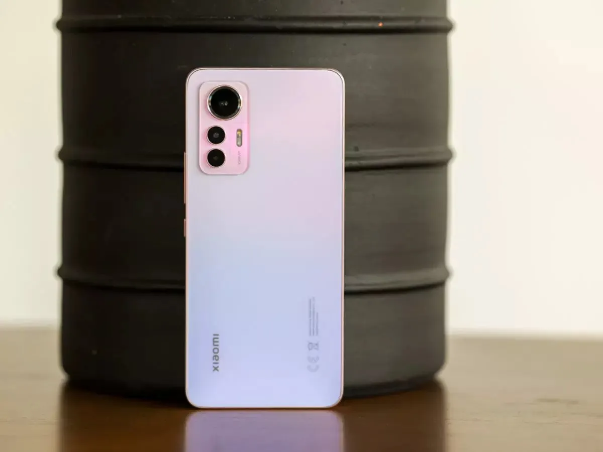 Этот Xiaomi — самый стильный смартфон на рынке. Его еще можно урвать по минимальной цене