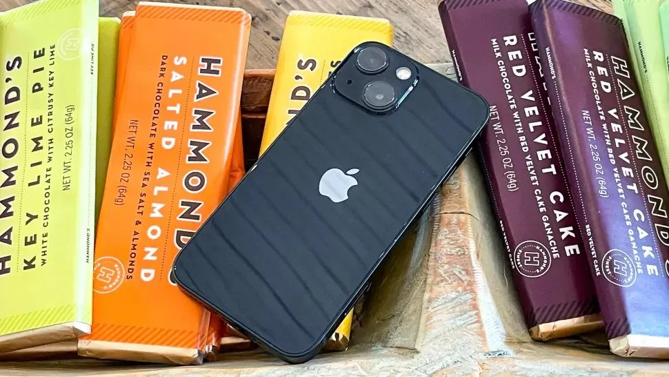 Самый крохотный iPhone рухнул в цене. Последний шанс урвать компакт со скидкой