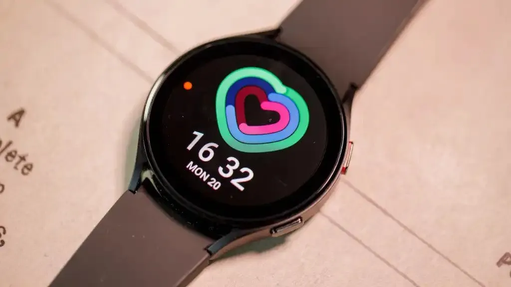 Самое время хватать Samsung Galaxy Watch4. Хитовые смарт-часы окончательно обесценились