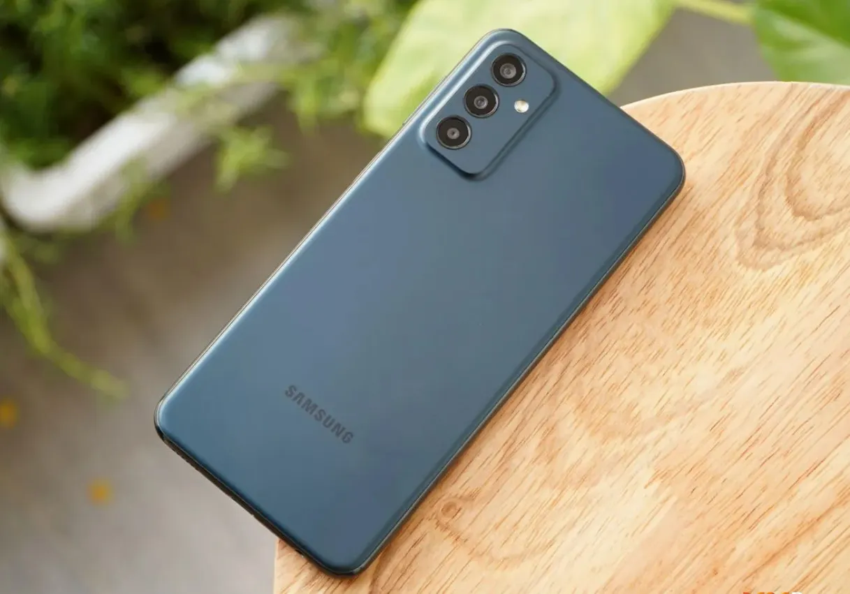 Секретный хит Samsung Galaxy подешевел в России. Это стильный бюджетник с дерзким железом