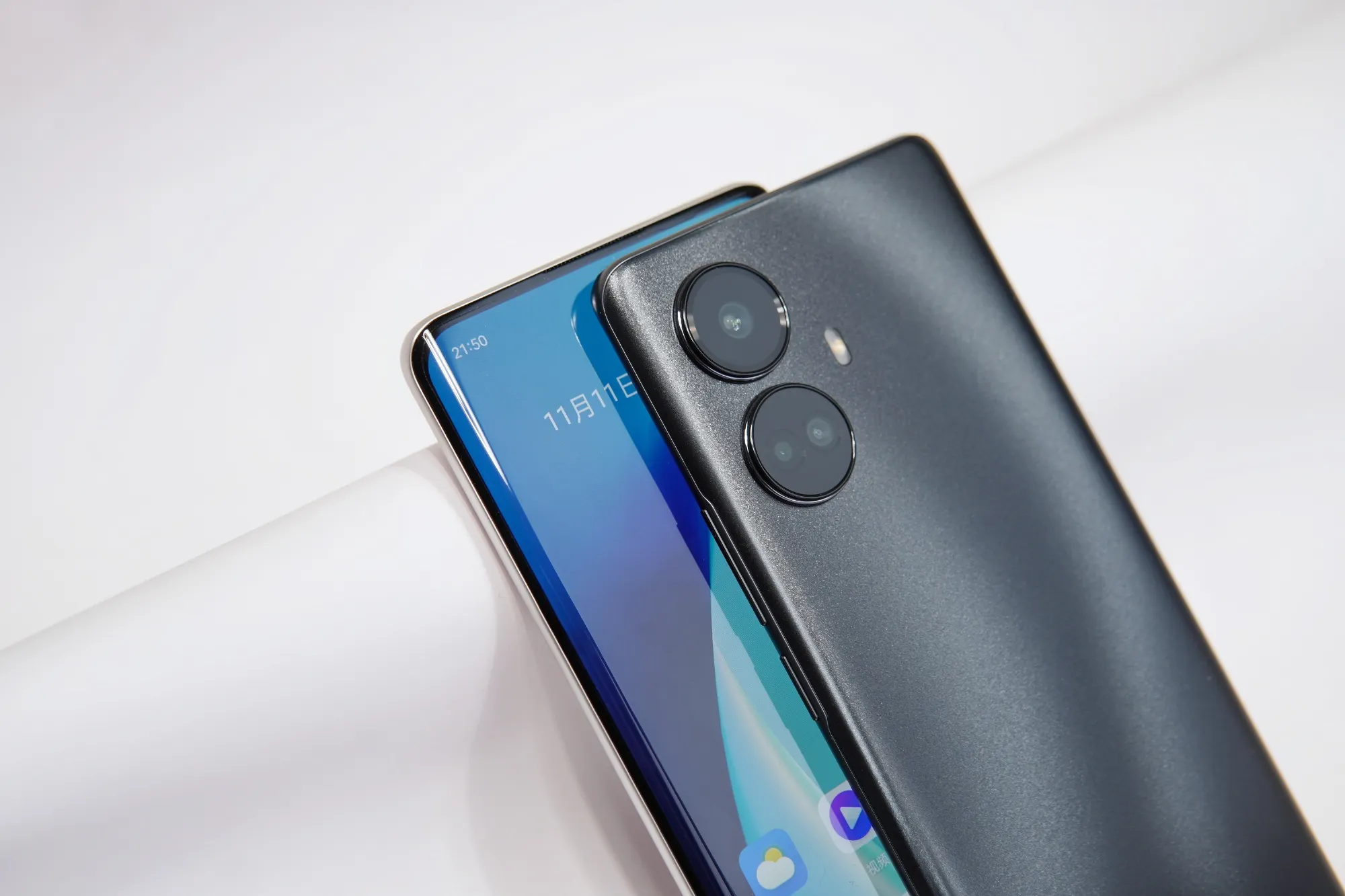 Realme 10 Pro+ — новый среднебюджетный хит. Чем он хорош и откуда его заказать?