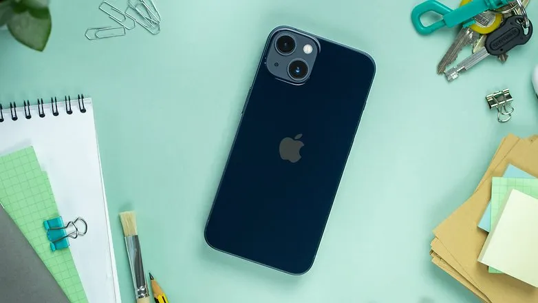 iPhone 13 сливают по адекватному прайсу. Возможно, последний шанс забрать хит со скидкой