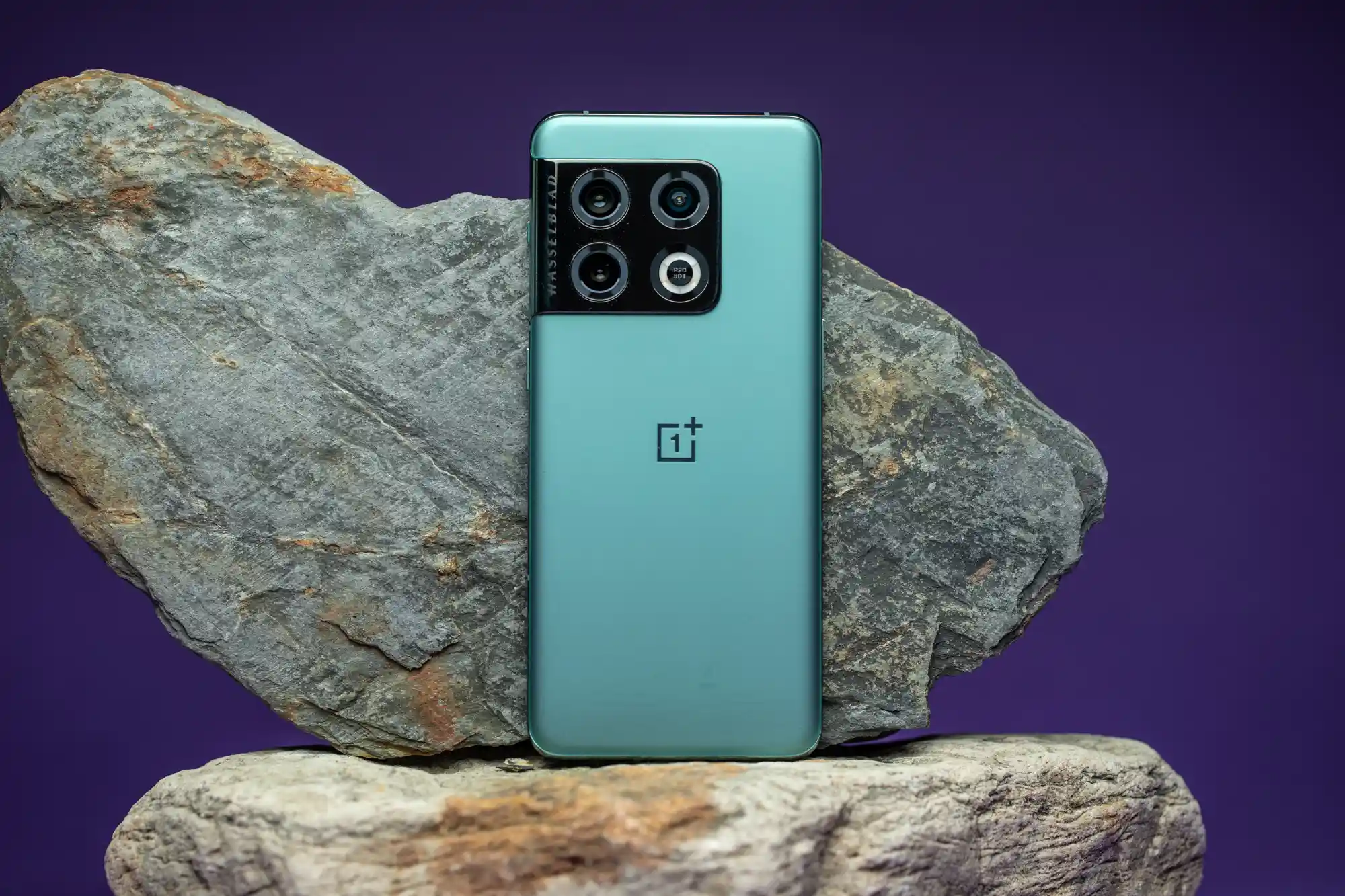 Этот OnePlus — главный камерофон бренда. Его сливают с неплохой скидкой