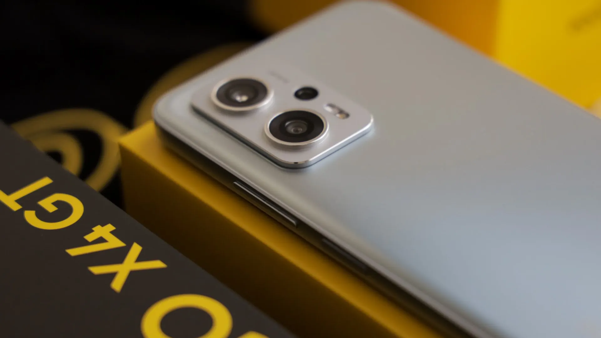 Лучший субфлагман Xiaomi Poco снова обесценился. У него 144-герцовый экран и реактивная зарядка
