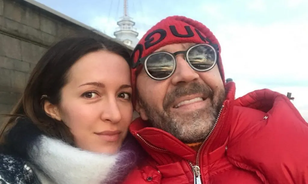 Шнуров перестал общаться с друзьями по «Ленинграду». Рокера изменил развод с Матильдой