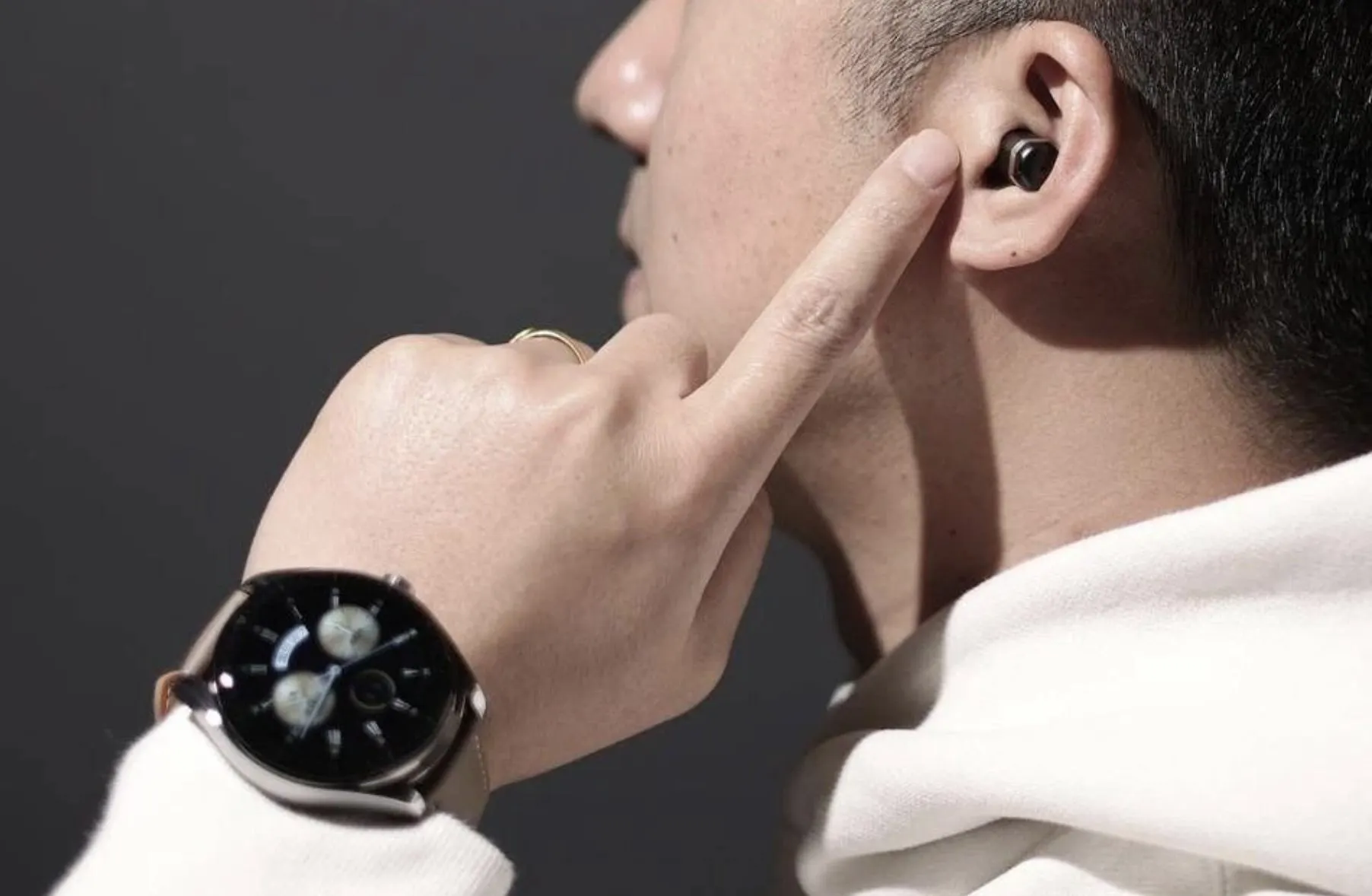 Huawei Watch Buds – самые странные смарт-часы в мире. У них есть встроенные наушники