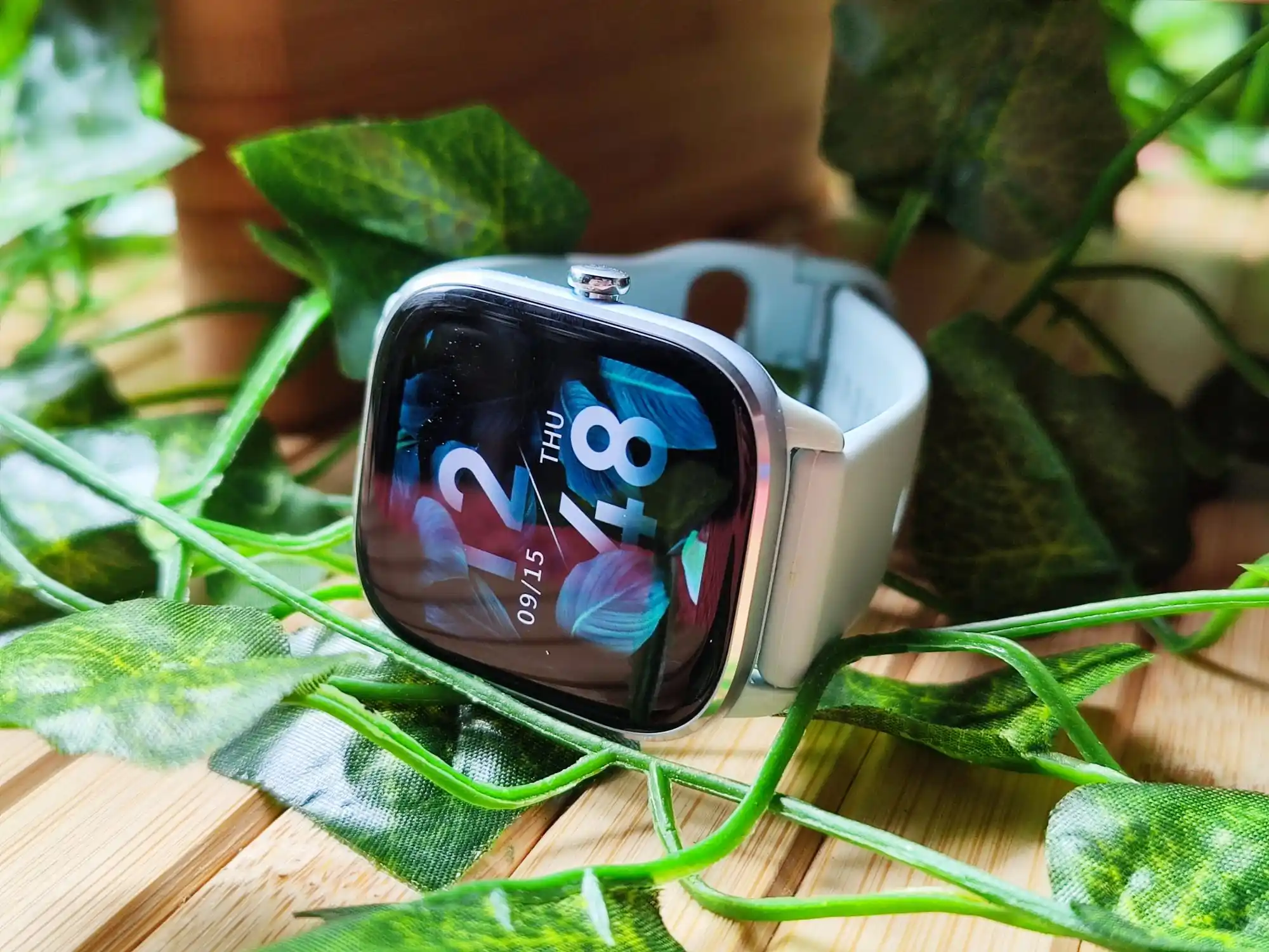 Amazfit GTS 4 mini — самые популярные смарт-часы бренда. Они подешевели практически везде