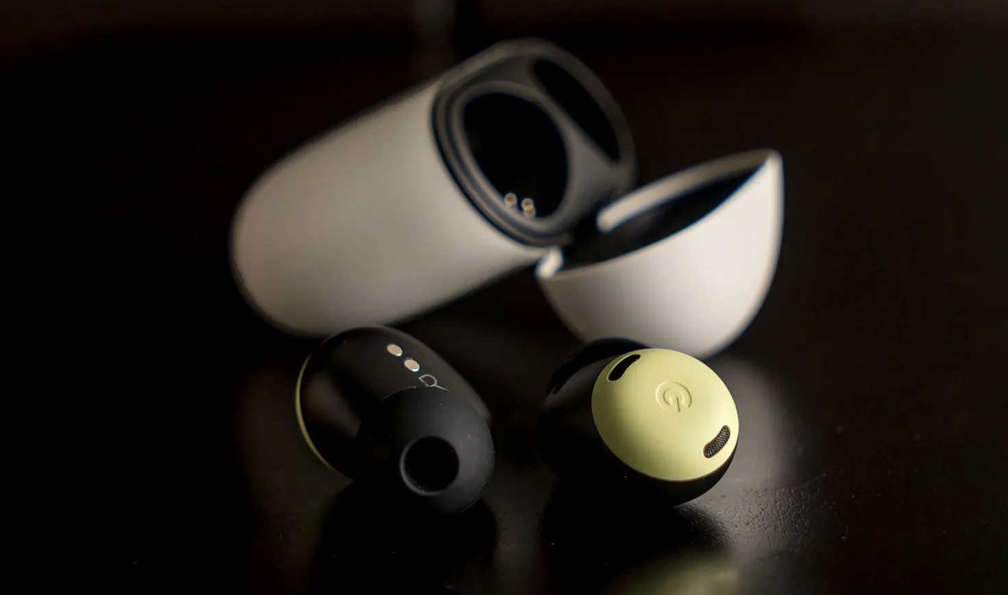 Google Pixel Buds Pro — главный конкурент AirPods Pro 2. Его еще можно урвать по адекватной цене