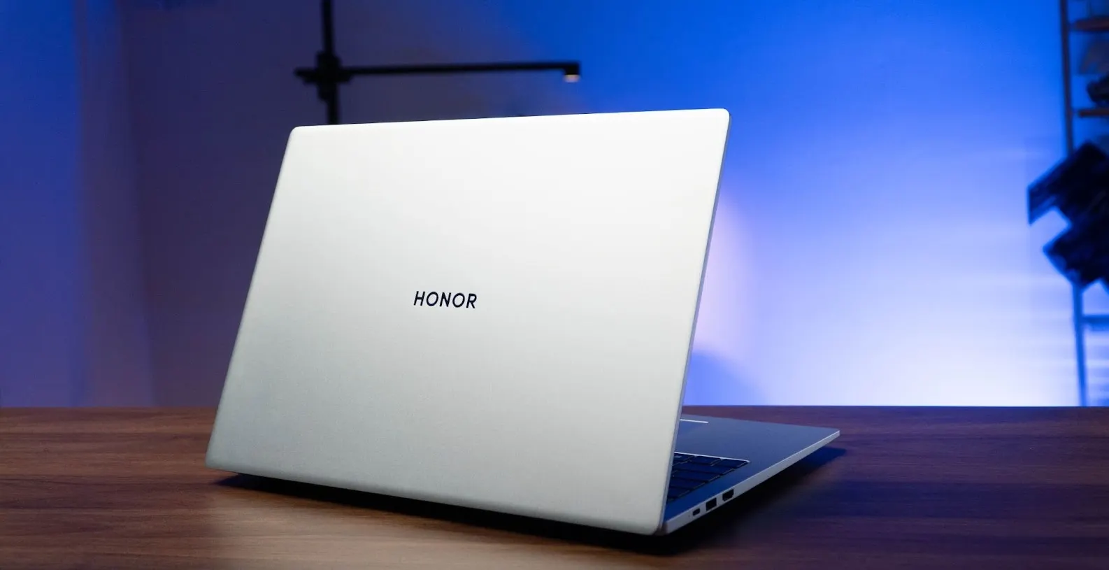 Honor MagicBook X16 — мощный клон MacBook Air. Мы точно знаем, где его лучше брать
