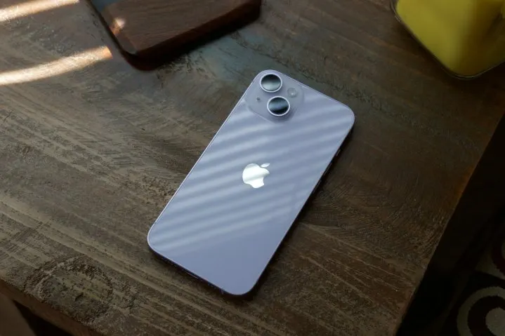 iPhone 14 рухнул в цене в России. Теперь его точно стоит брать