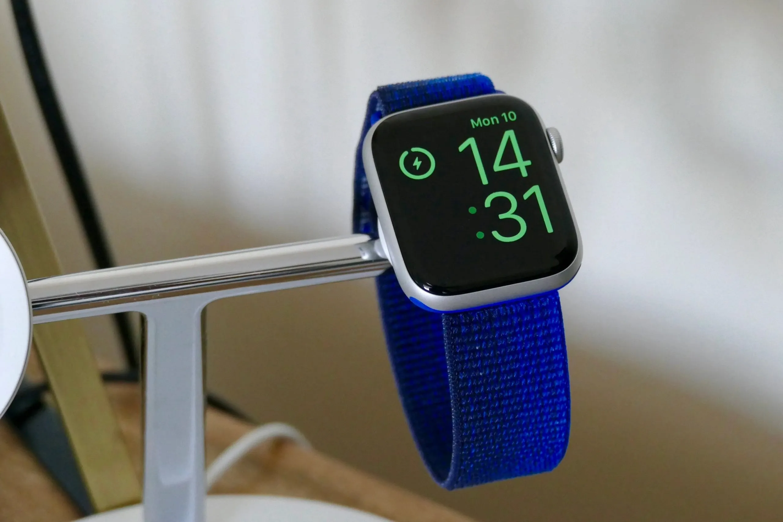 Apple Watch SE 2 и другие хиты. Самые выгодные гаджеты дня на Joom
