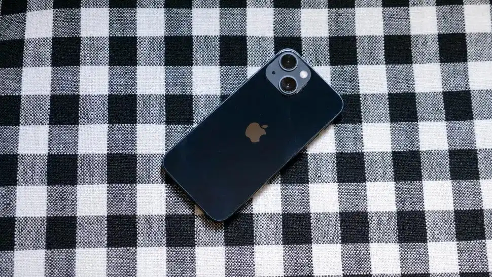 iPhone 13 mini буквально рухнул в цене. Возможно, последний шанс забрать компакт со скидкой