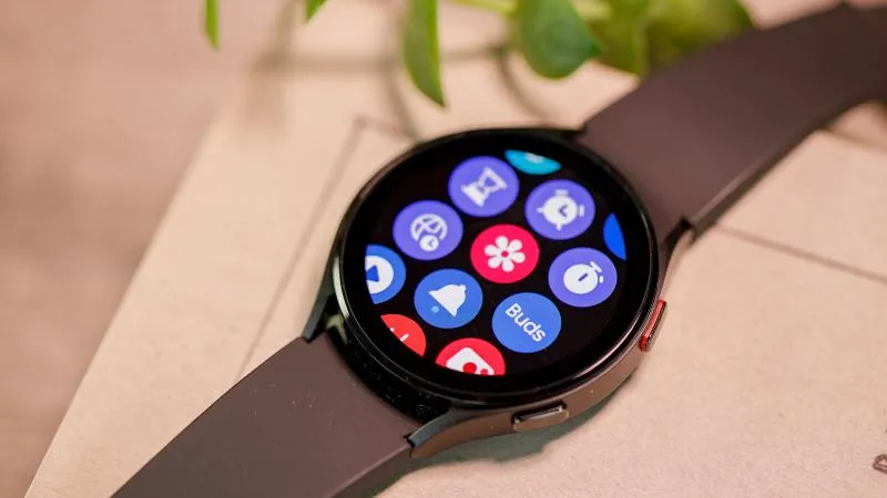 Samsung Galaxy Watch4 окончательно подешевели. Берем хитовые смарт-часы за бесценок