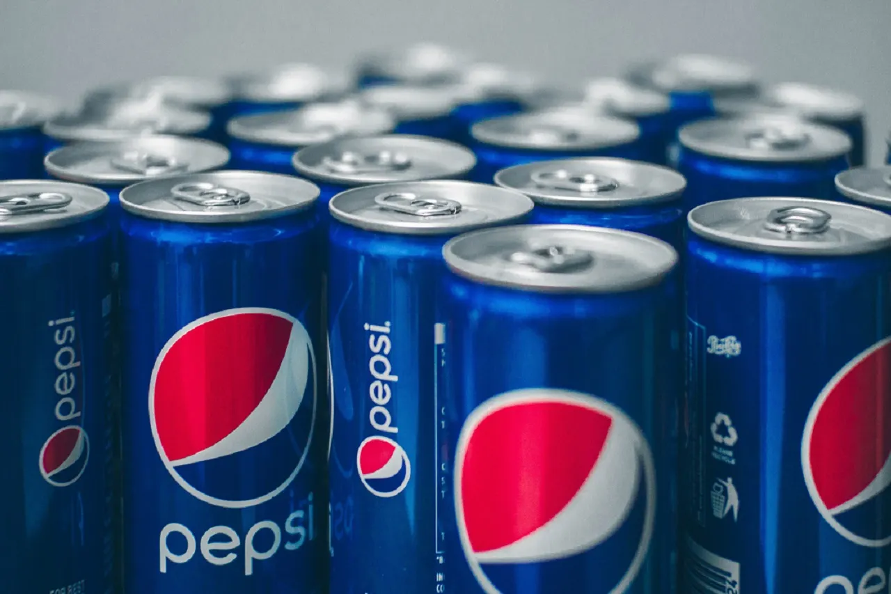 Pepsi вернется в Россию под новым названием. Колу будут продавать под старым брендом
