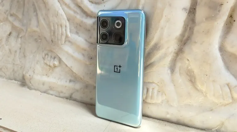 Мощнейший флагман OnePlus рухнул в цене. Вариант с бесконечной памятью и реактивной зарядкой