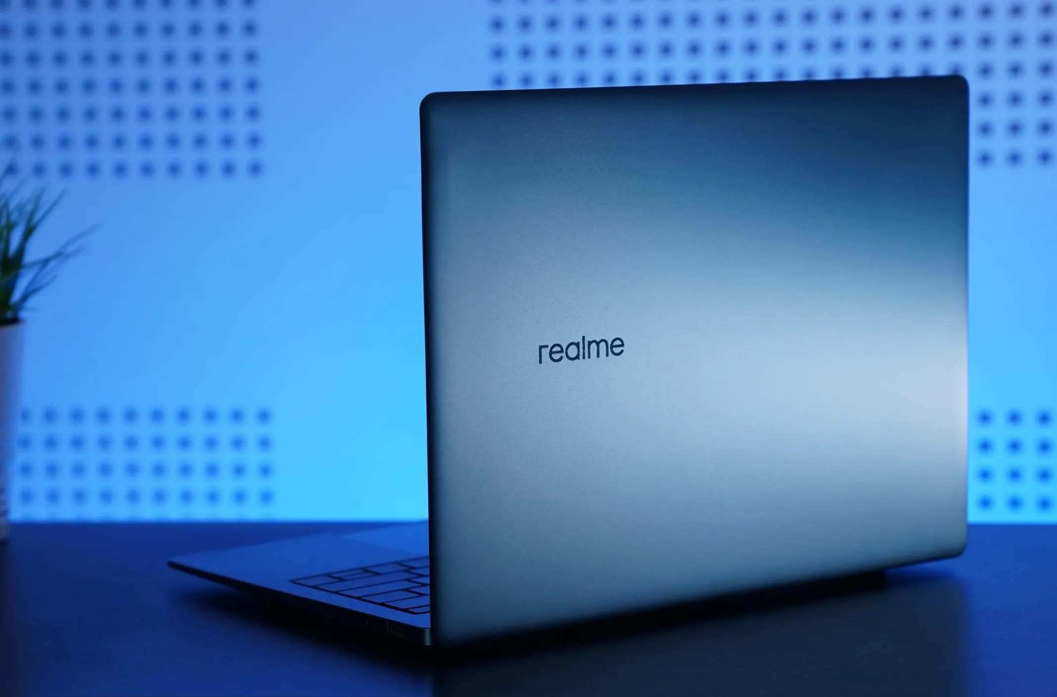 Realme Book — один из лучших клонов MacBook Air. Его еще можно забрать по адекватной цене