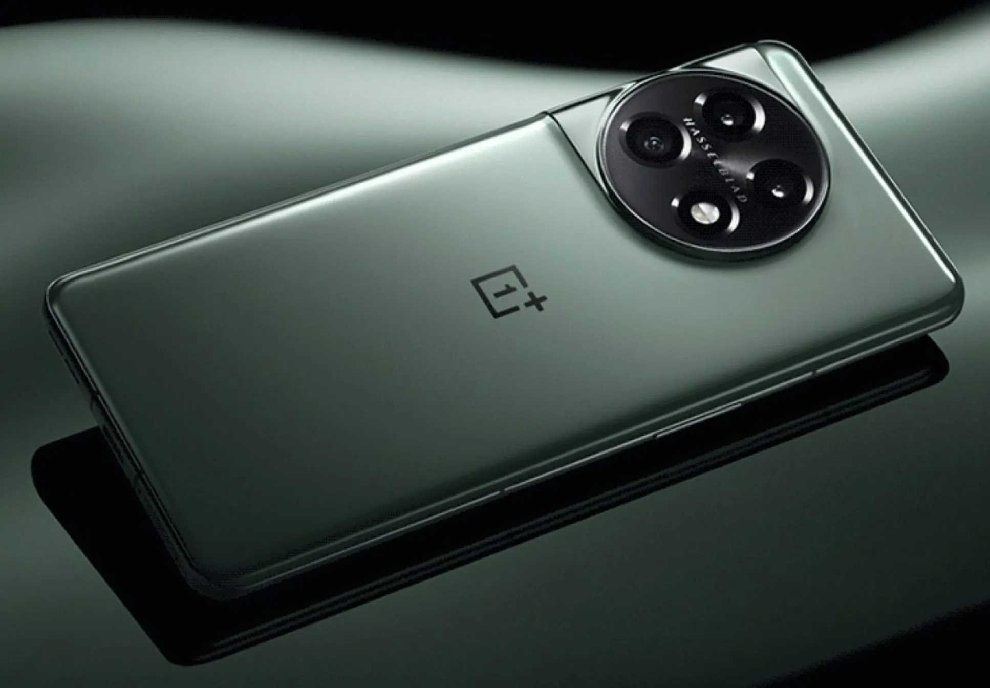 Новый OnePlus 11 – просто разрыв. У него куча памяти, мегабыстрая зарядка и роскошная цена