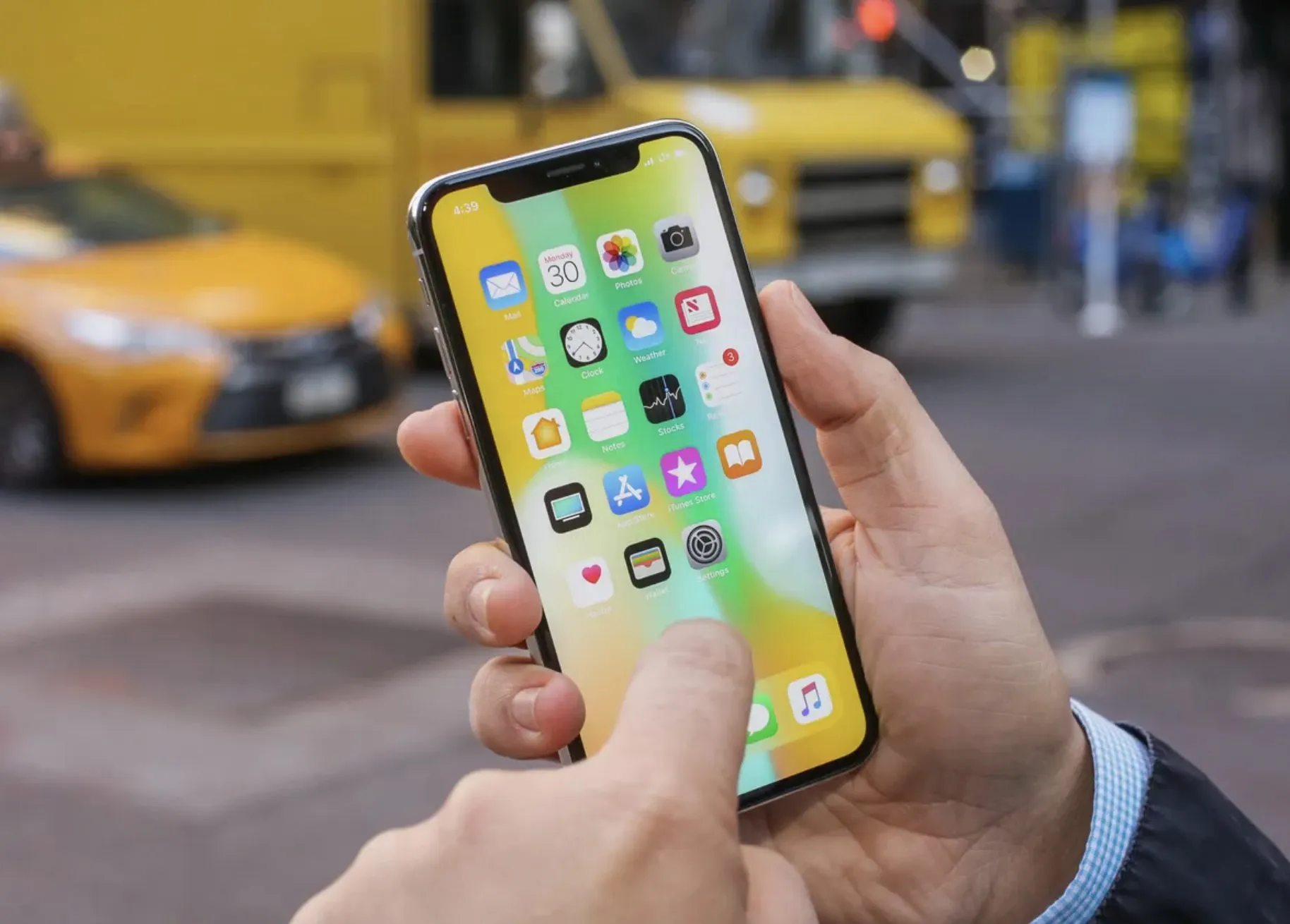 Какие iPhone получат iOS 17? Легендарный девайс останется без обновления