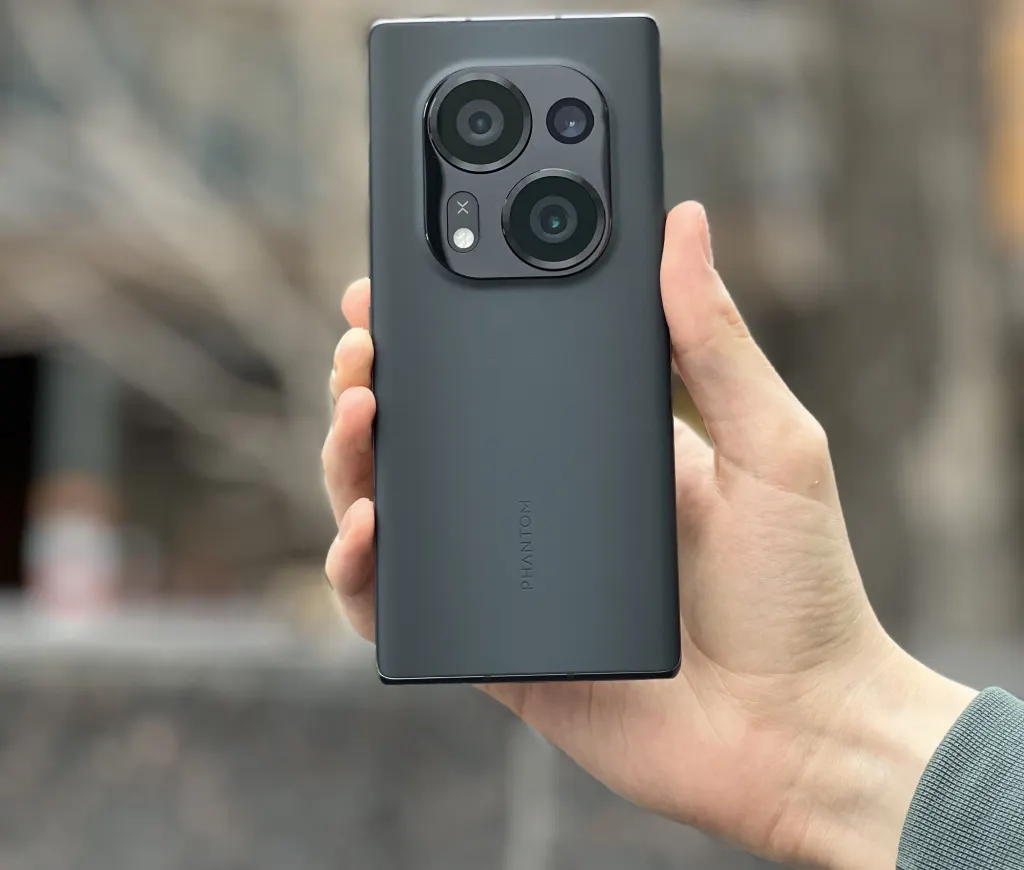 Топовый Tecno Phantom X2 порвал русский рынок. Стоит ли его брать: плюсы и минусы