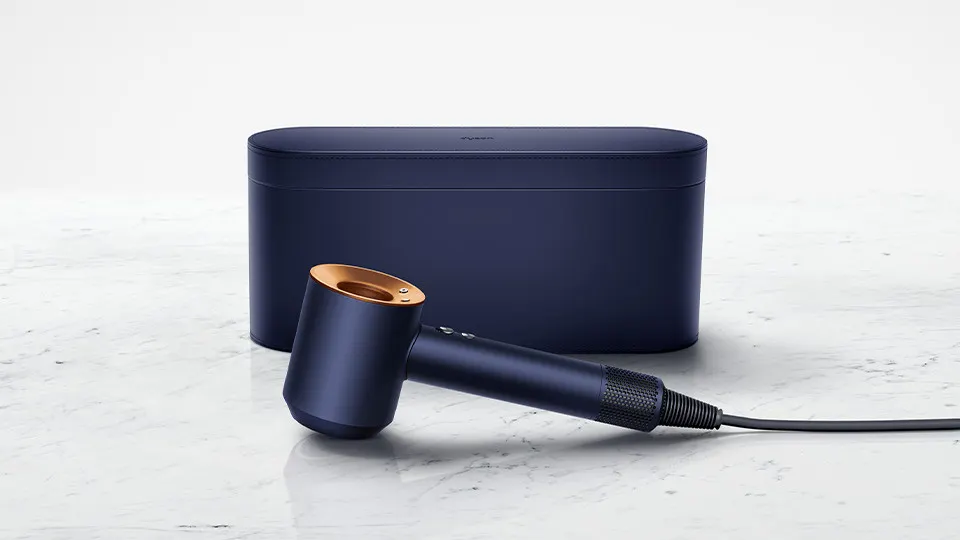 Топовый фен Dyson распродают в России. Подсказываем, где взять девайс по лучшей цене