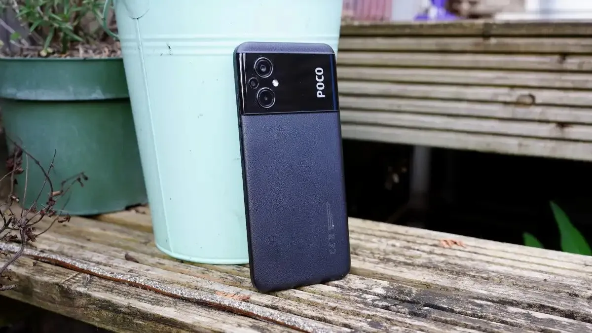 Лучшие дискаунты в России. Xiaomi Poco M5, флагманские наушники и бюджетные смарт-часы