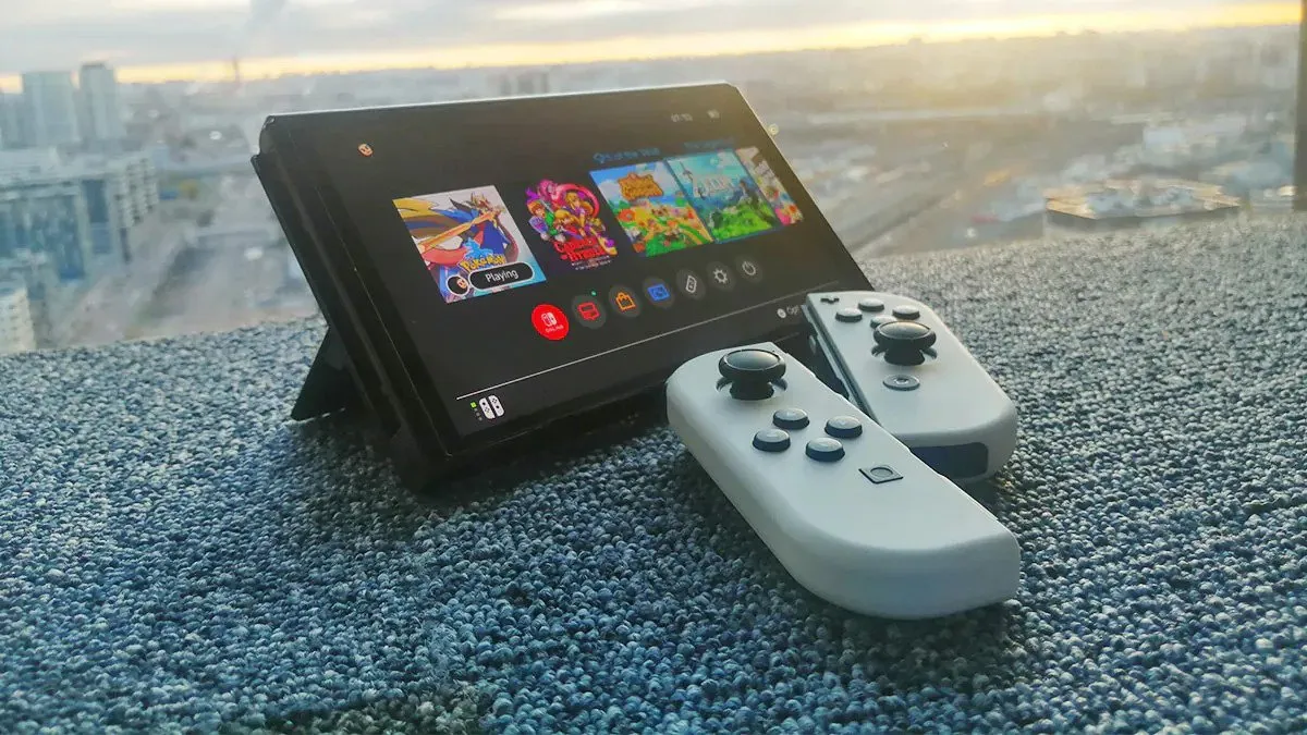 Nintendo Switch OLED вновь подешевела. Самое время брать эту портативную консоль