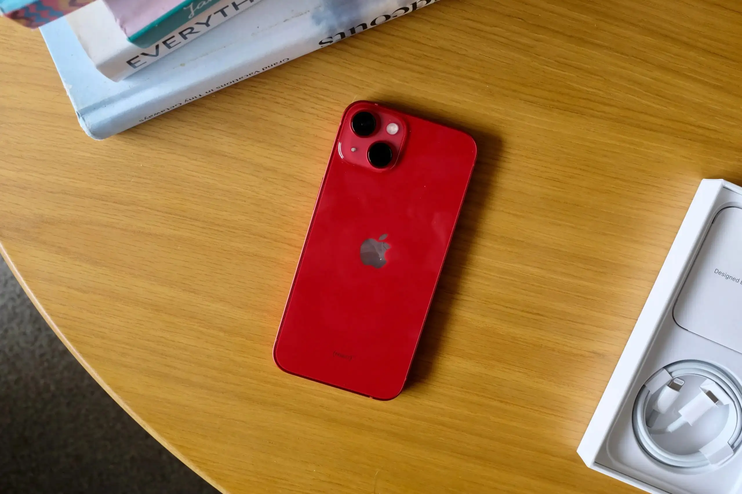 iPhone 13 снова рухнул в цене. Мегахитовый смарт сейчас отдают за бесценок