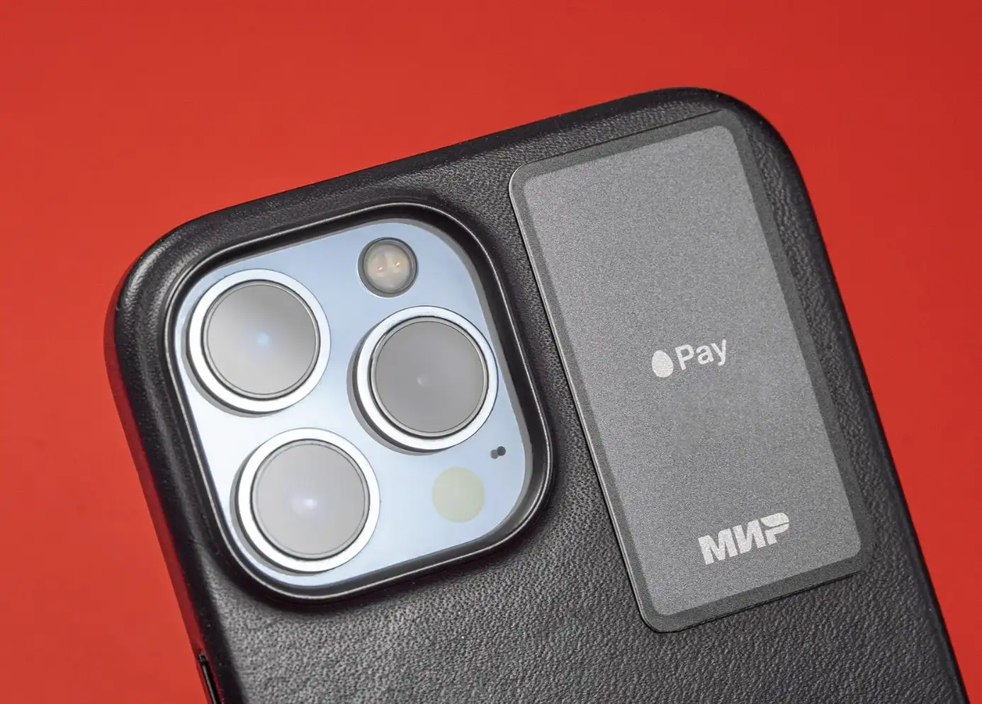 МТС выпустил бесплатный стикер-кошелек. Как работает эта замена Apple Pay?