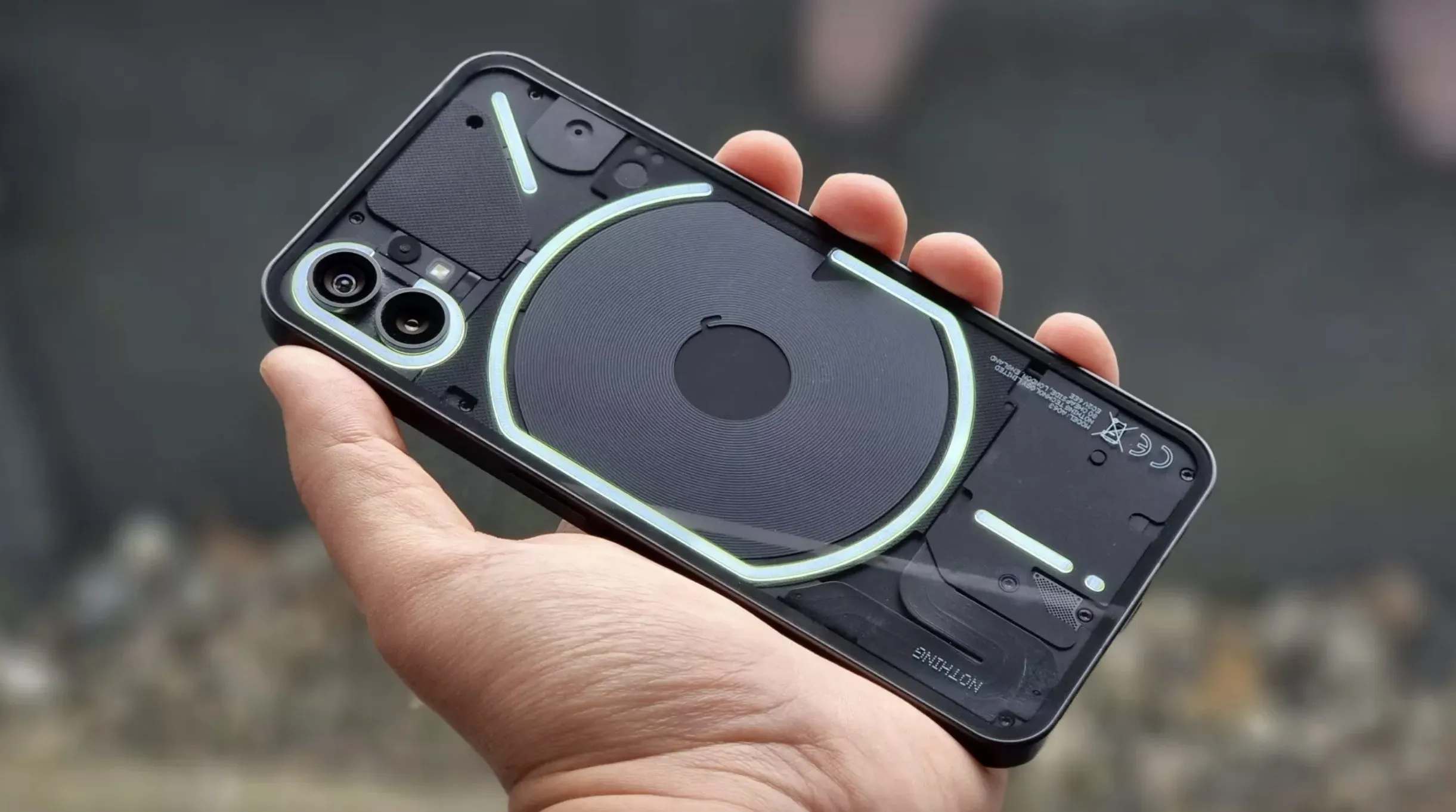 Nothing Phone (2) все-таки выйдет. А стоит ли брать модель первого поколения?