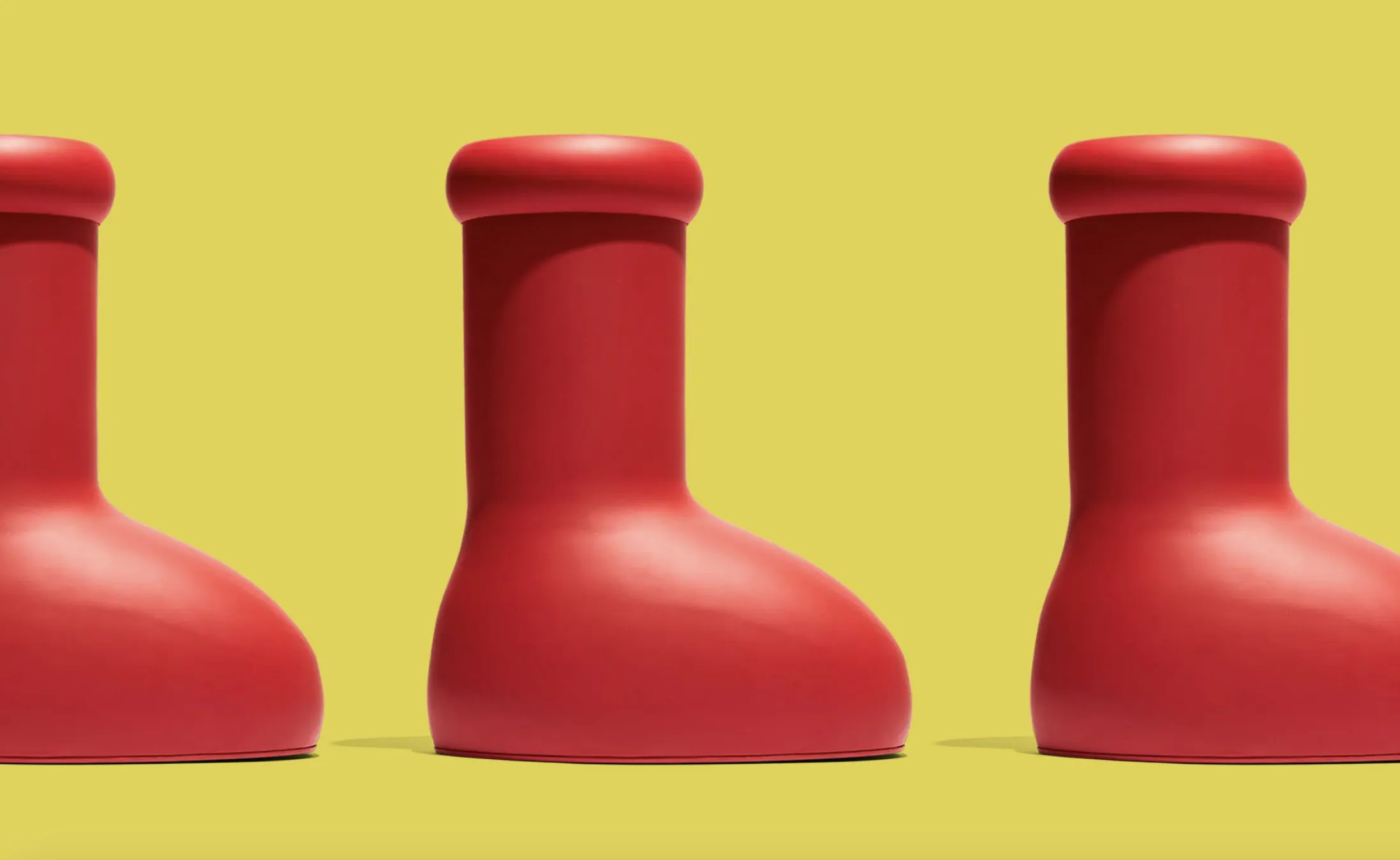 Нелепые красные ботинки Big Red Boot – хит соцсетей. Мы нашли, где купить такие же на Али