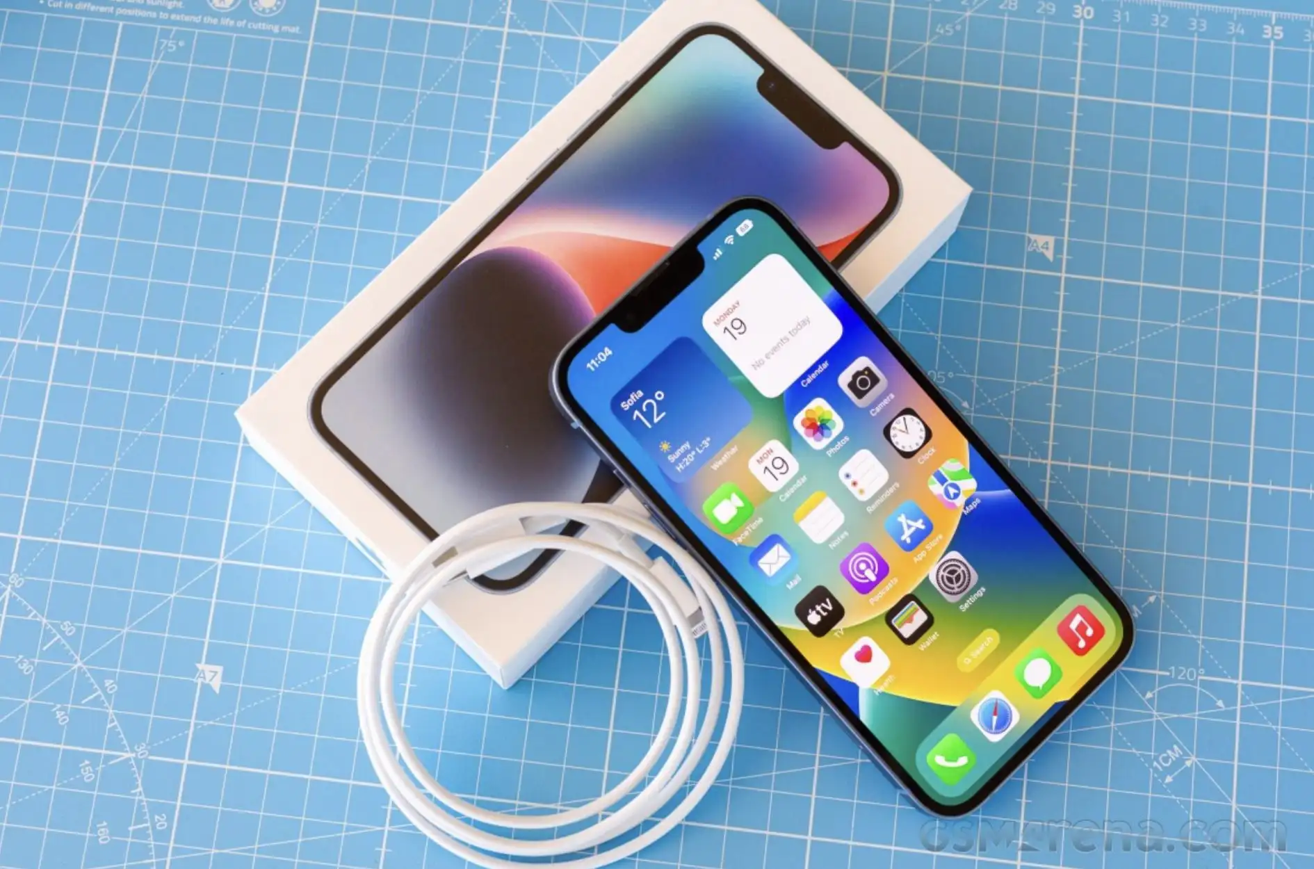 iPhone SE не выйдет в этом году. А когда появится следующий бюджетник Apple?