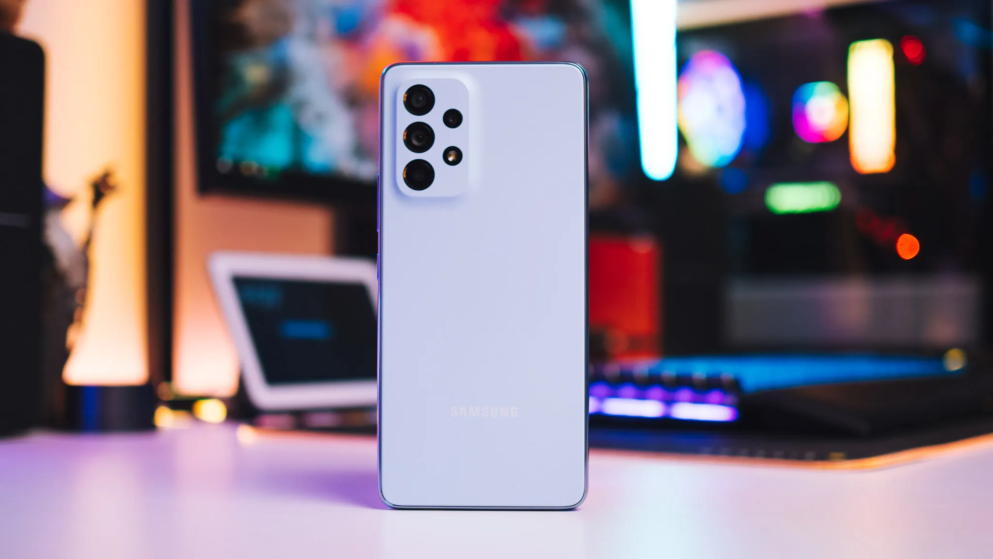 Этот Samsung Galaxy — самый сбалансированный девайс бренда. Его еще можно урвать по адекватной цене